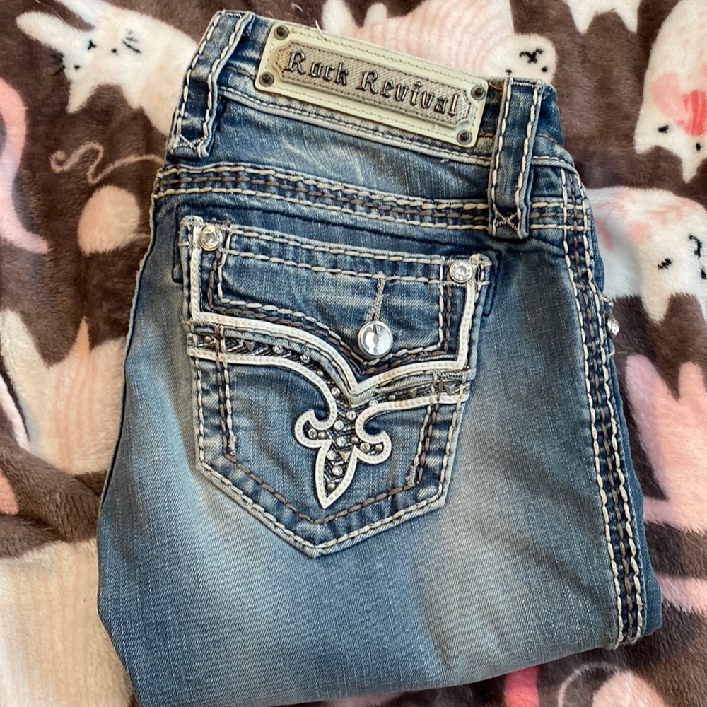 ROCK REVIVAL
Betty Straight Stretch Jean
24 / 34  Betty